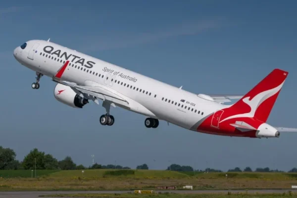 Понад добу в повітрі: лайнер Qantas встановив рекорд безпосадкового перельоту