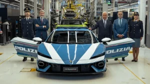 Поліція Італії отримала 920-сильний Lamborghini: суперкар використовуватимуть не для погонь