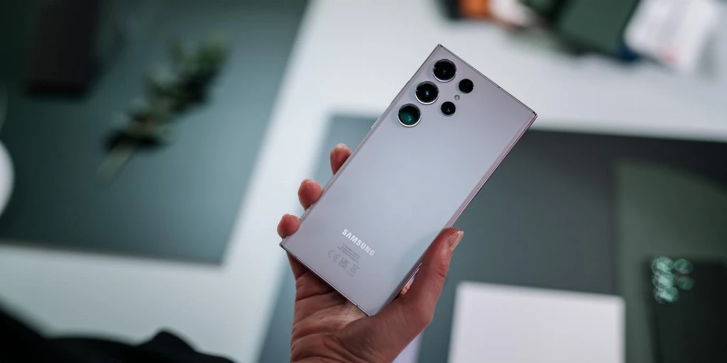 Samsung Galaxy S24 Ultra почав стрімко втрачати заряд після One UI 9: -95% батареї за кілька годин